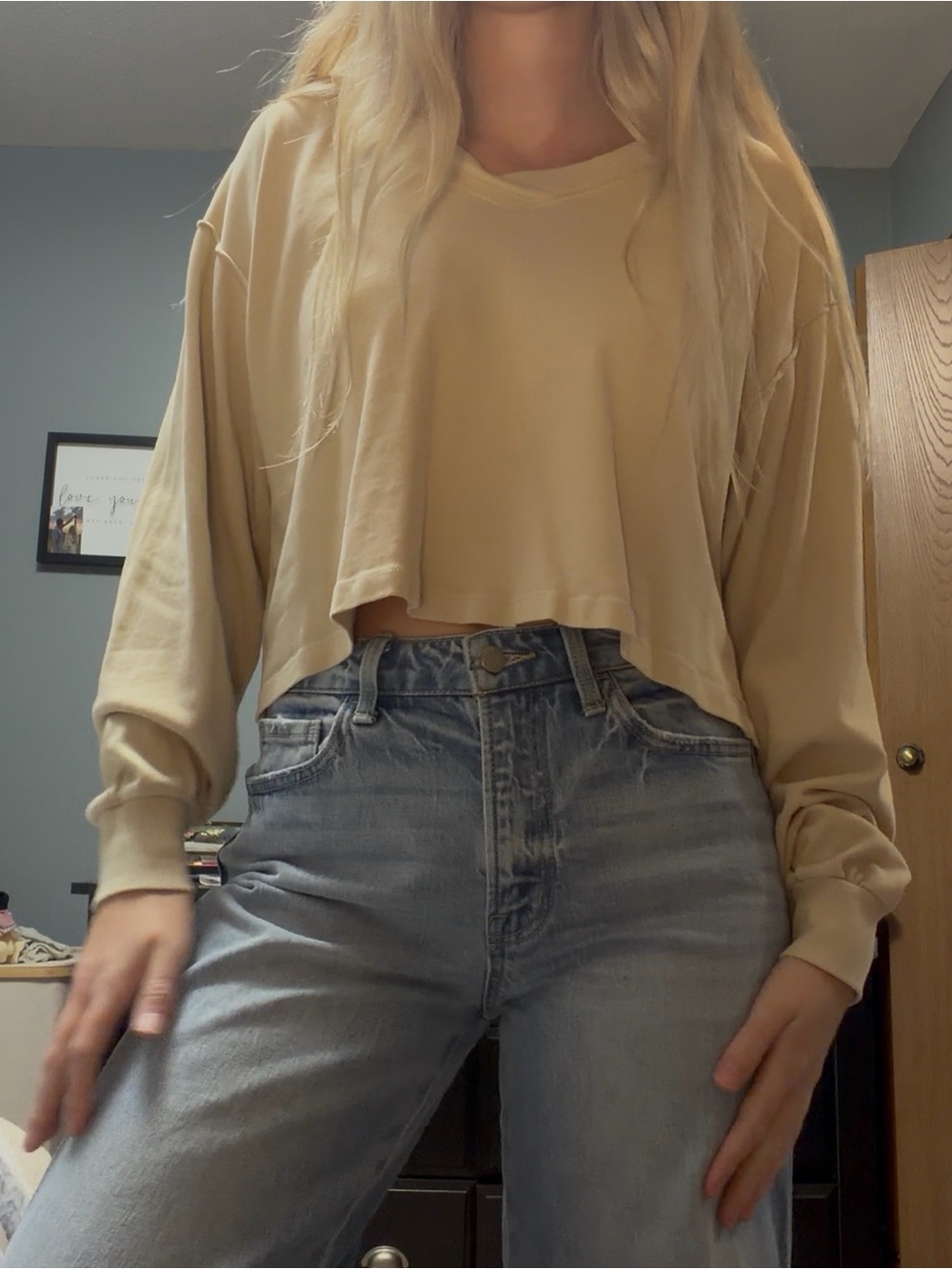 Double Zero Cropped V-Neck Sweatshirt in Cream